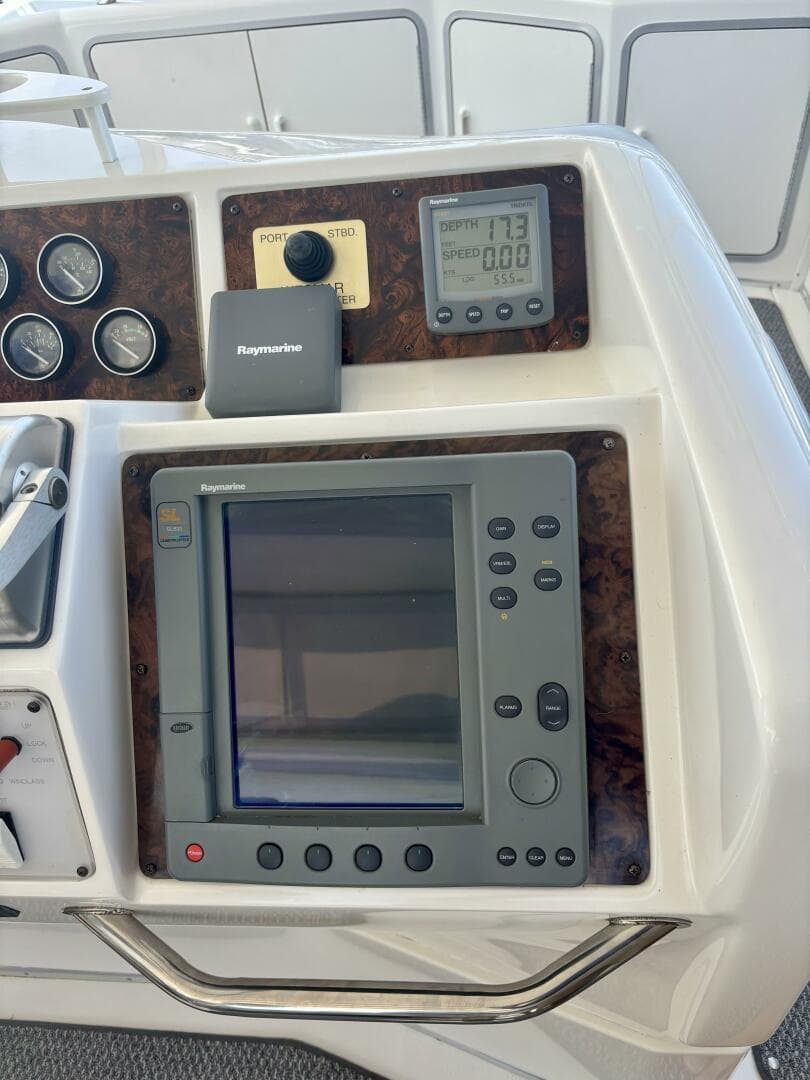 1995 Sea Ray 550 Sedan Bridge