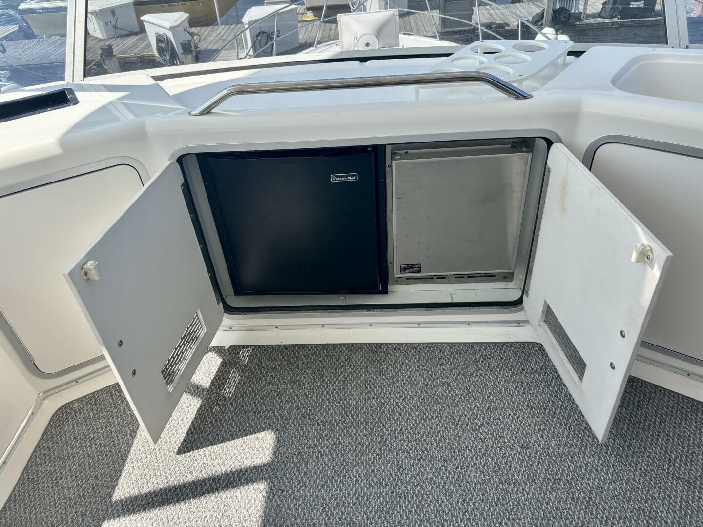 1995 Sea Ray 550 Sedan Bridge