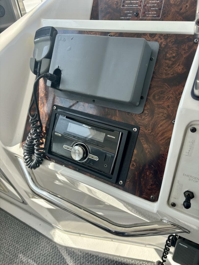 1995 Sea Ray 550 Sedan Bridge