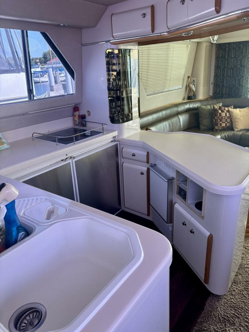 1995 Sea Ray 550 Sedan Bridge