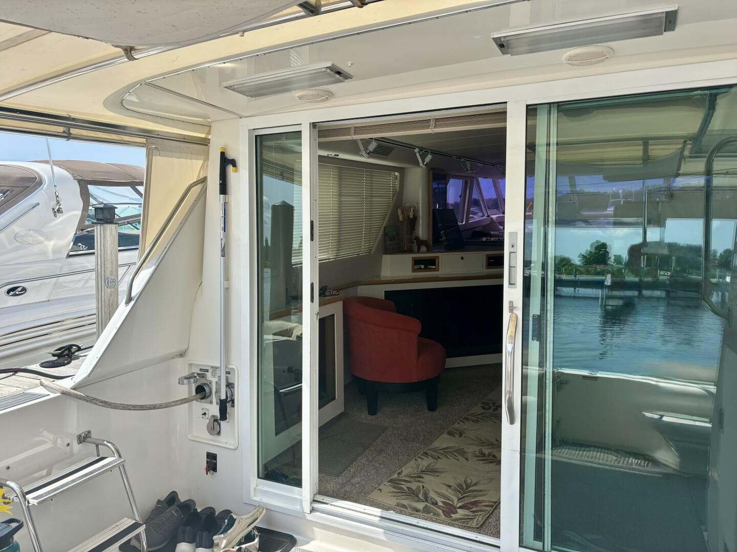 1995 Sea Ray 550 Sedan Bridge