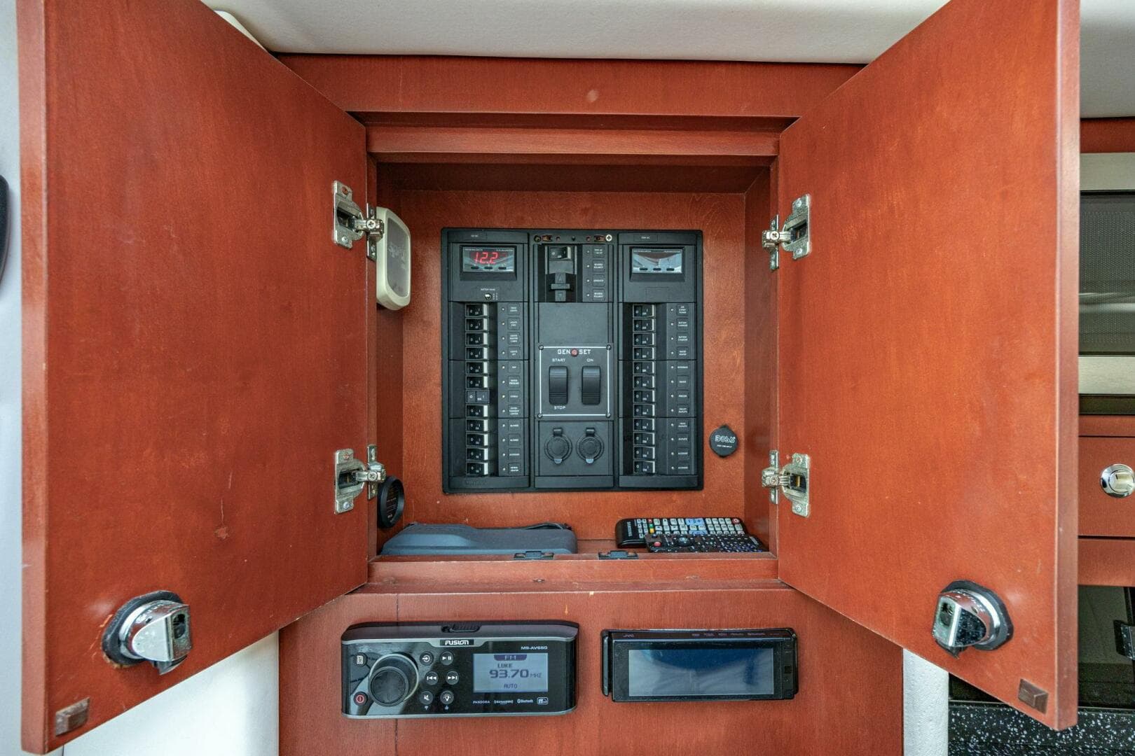 2010 Concept 4400 Sport Yacht