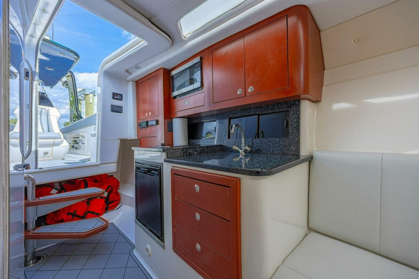 2010 Concept 4400 Sport Yacht