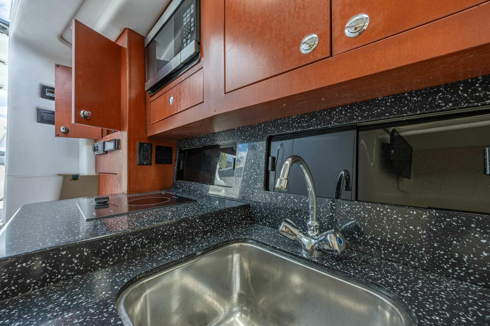 2010 Concept 4400 Sport Yacht