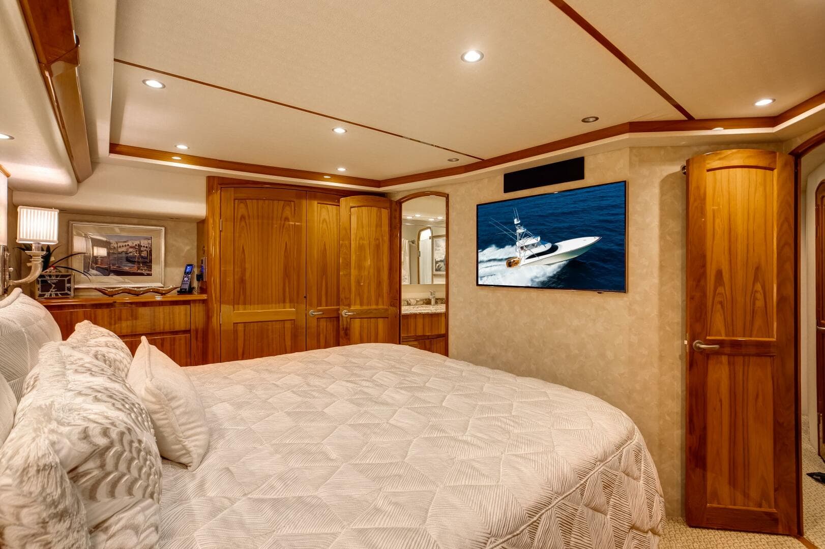 Viking 70 Convertible - Stateroom, walkaround berth