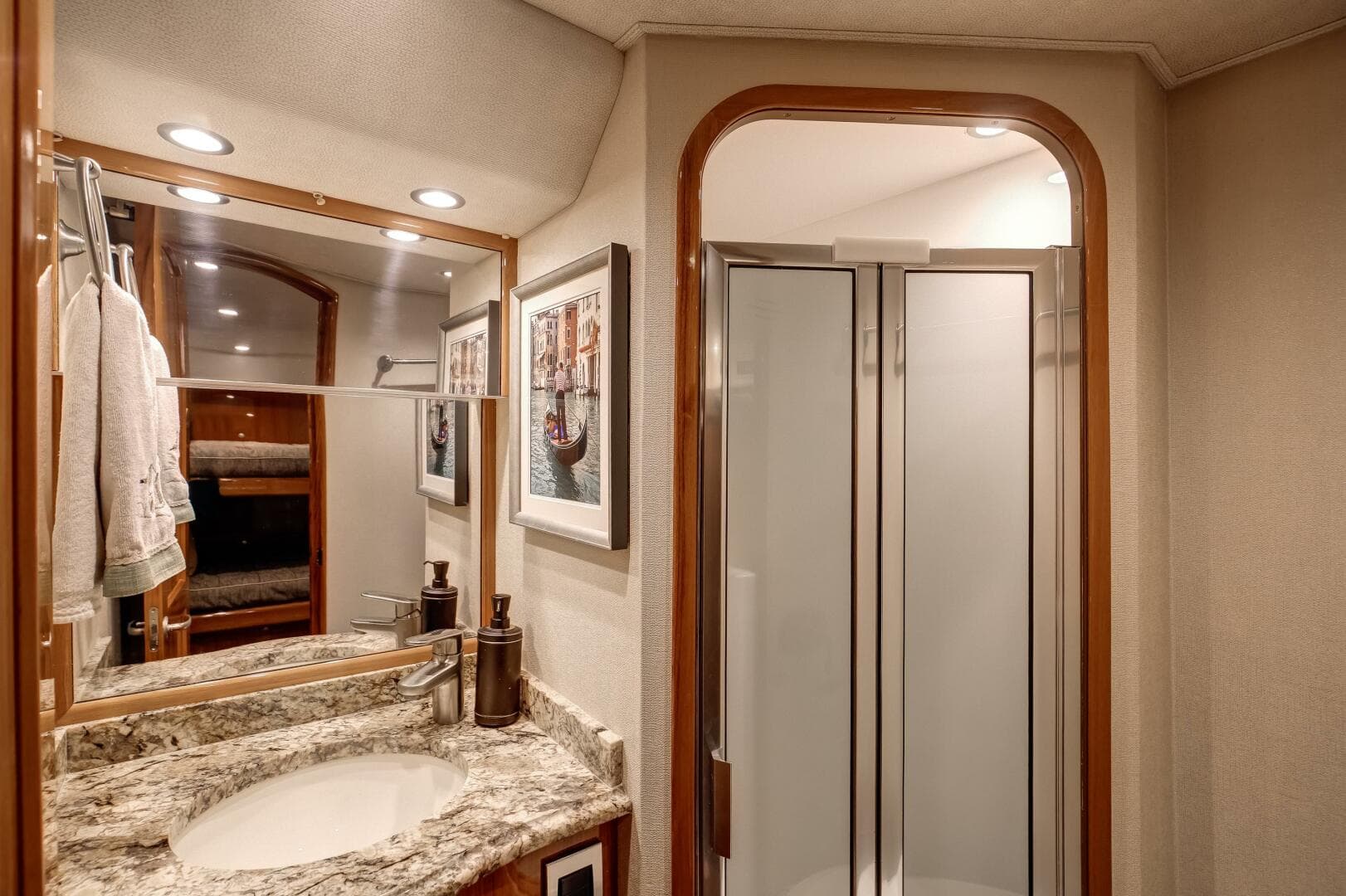 Viking 70 Convertible - Head