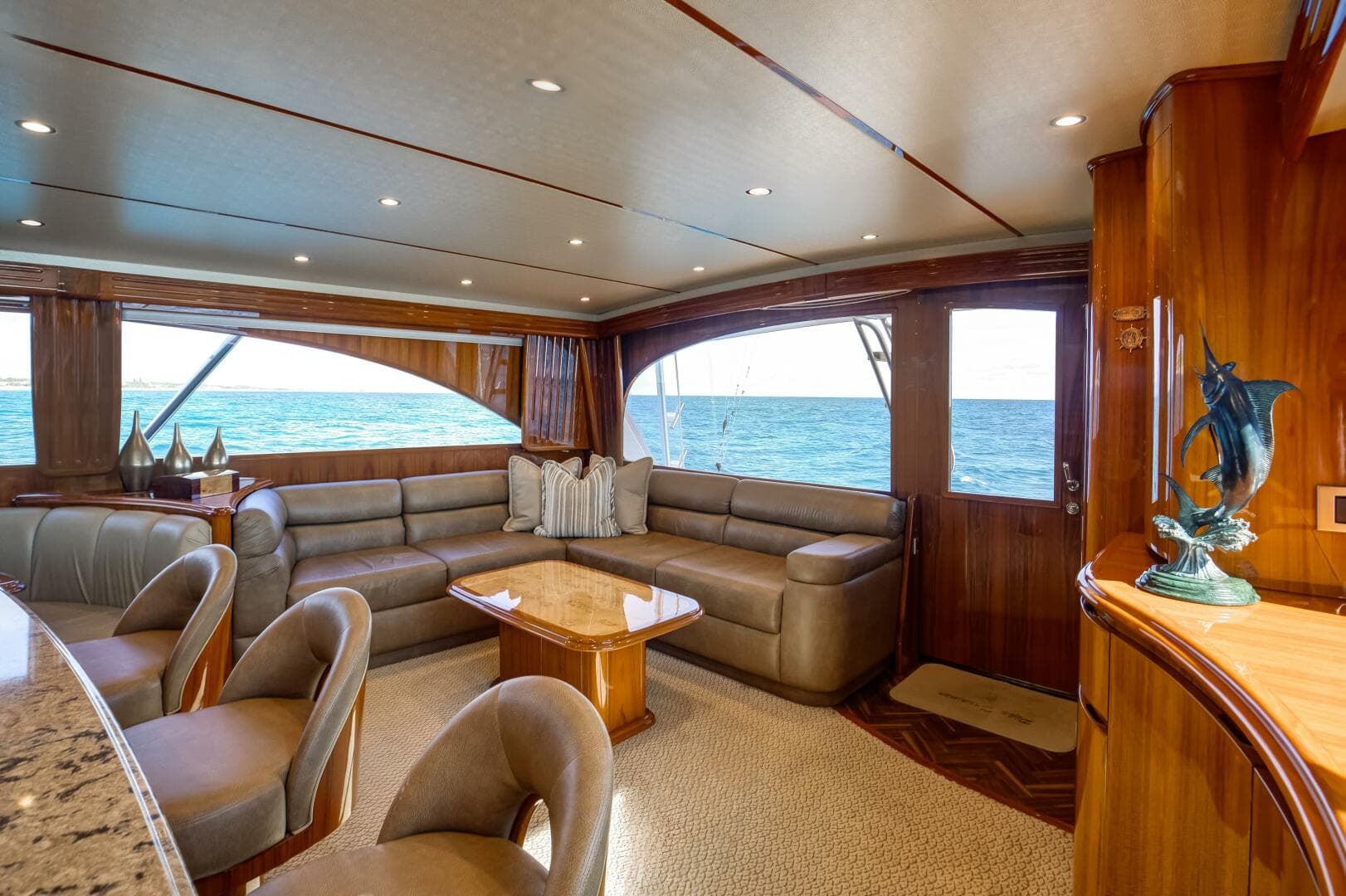 Viking 70 Convertible - Salon, Seating and Table