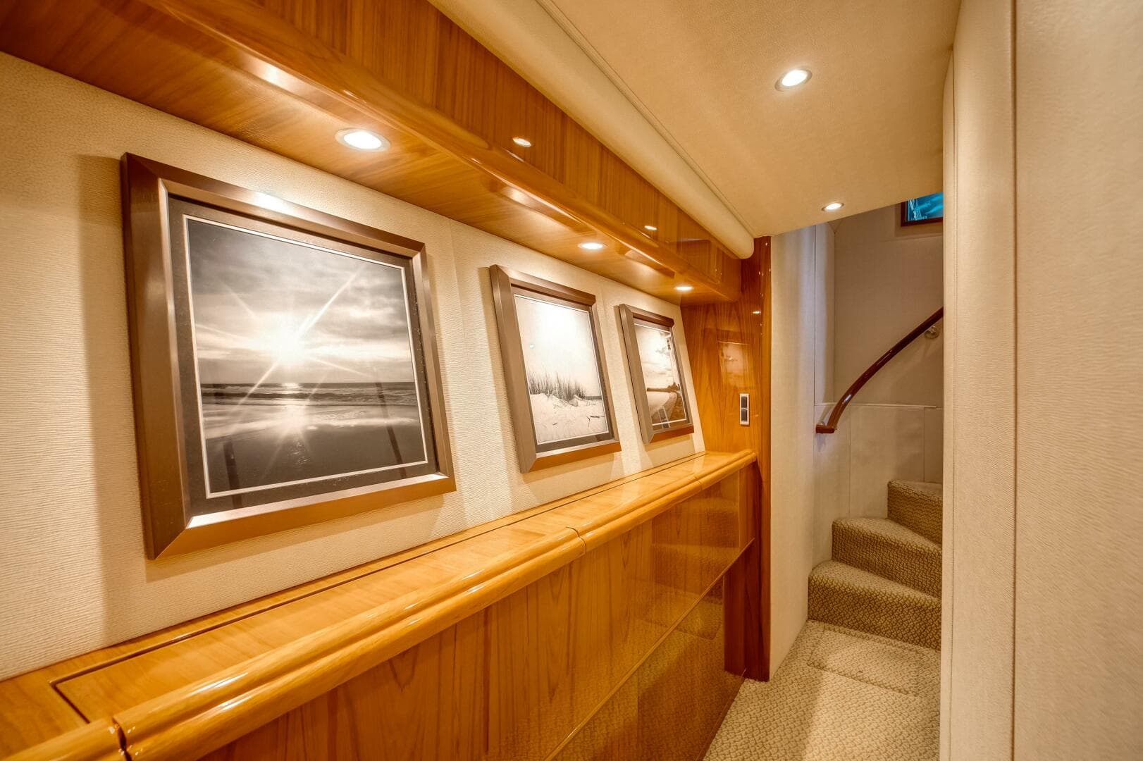 Viking 70 Convertible - Companionway