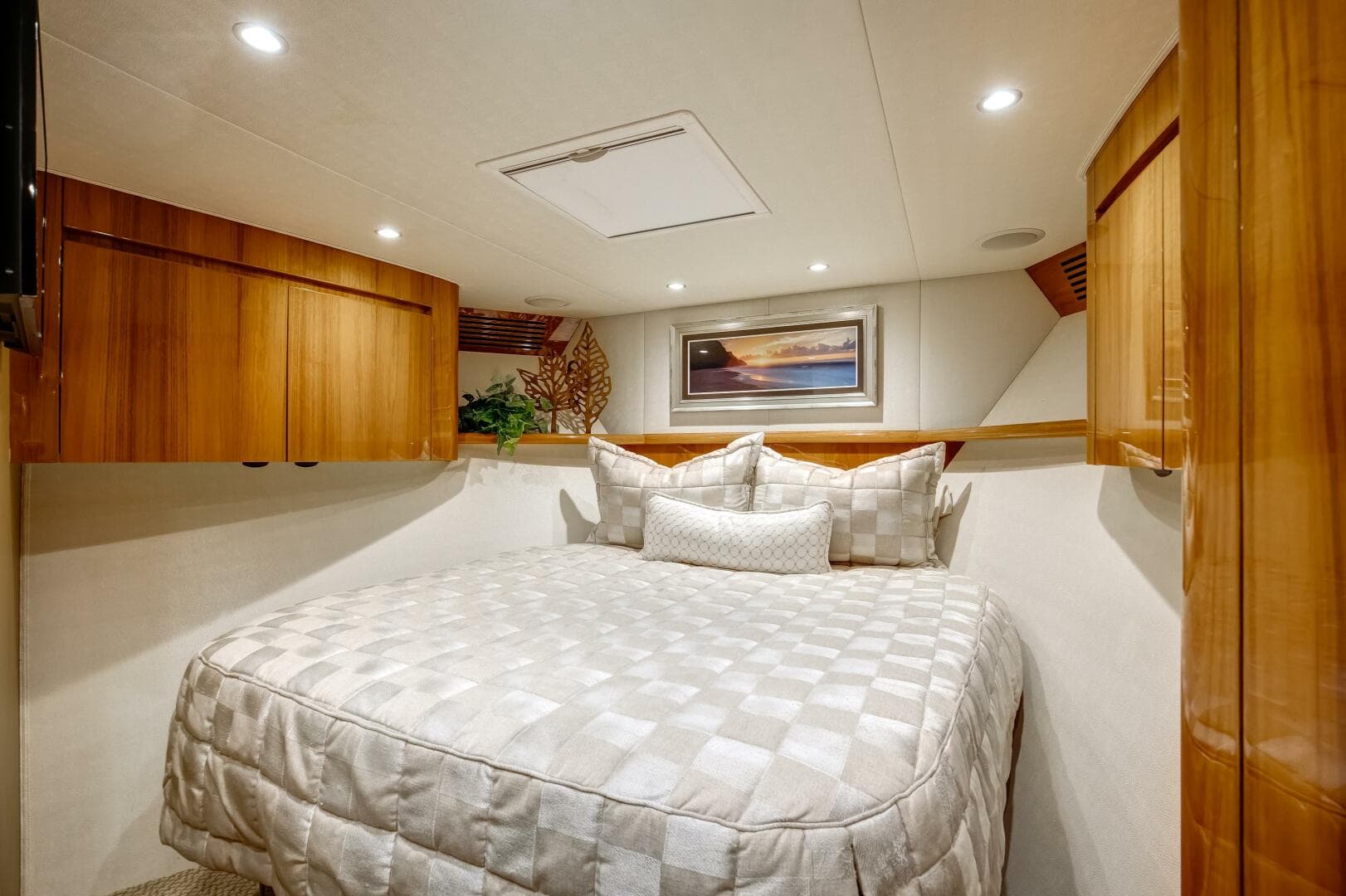Viking 70 Convertible - Stateroom