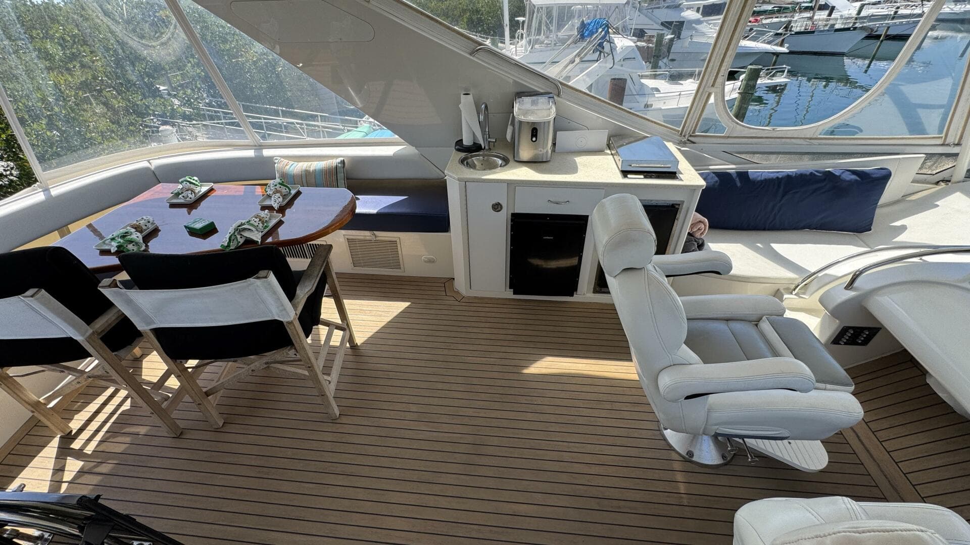 Flybridge Looking Port