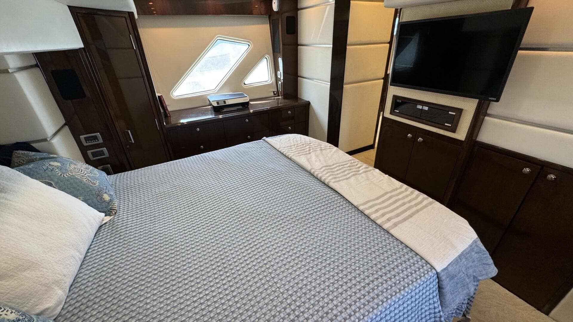 Full Beam Owners Stateroom