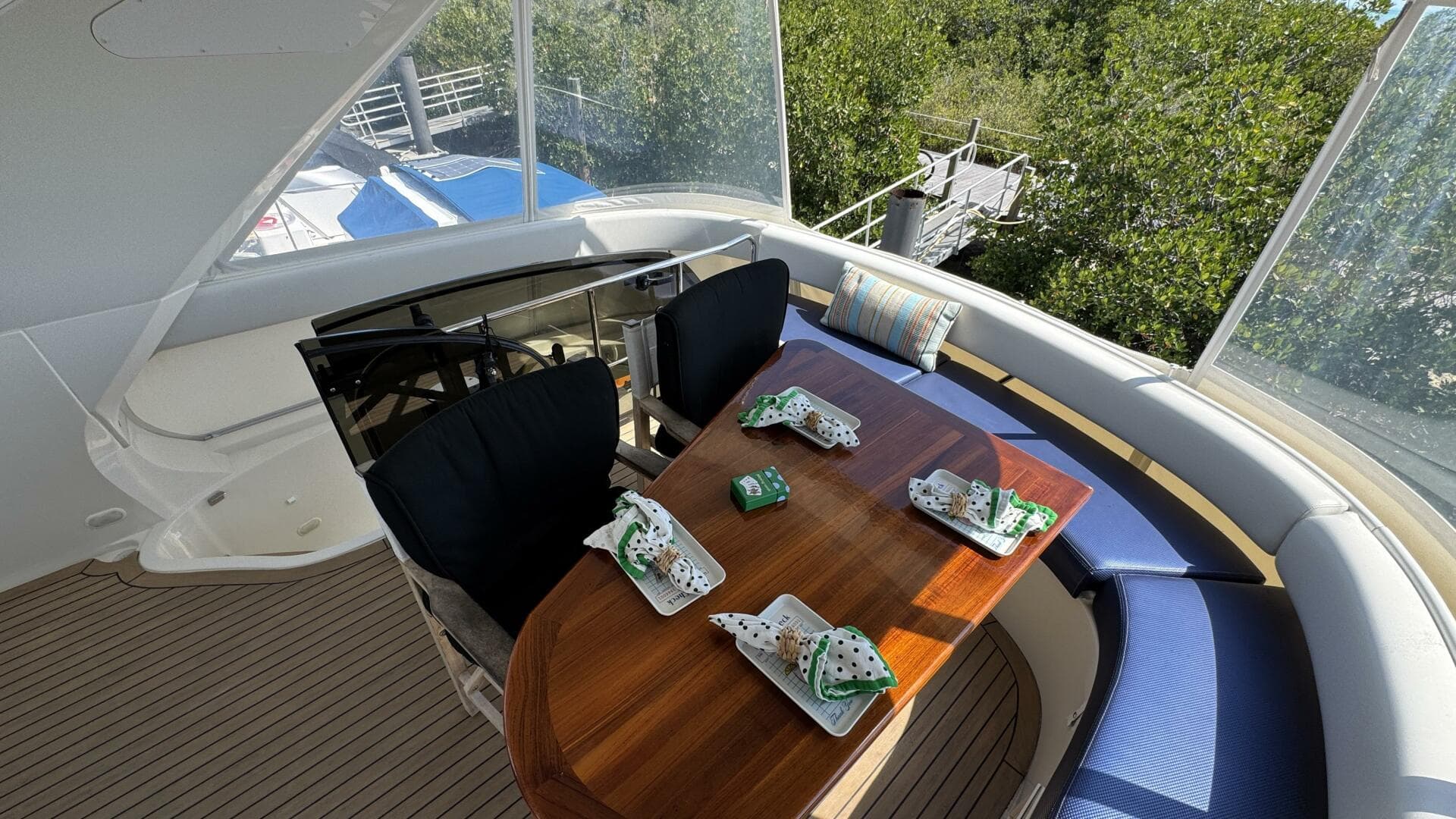Flybridge Dinette