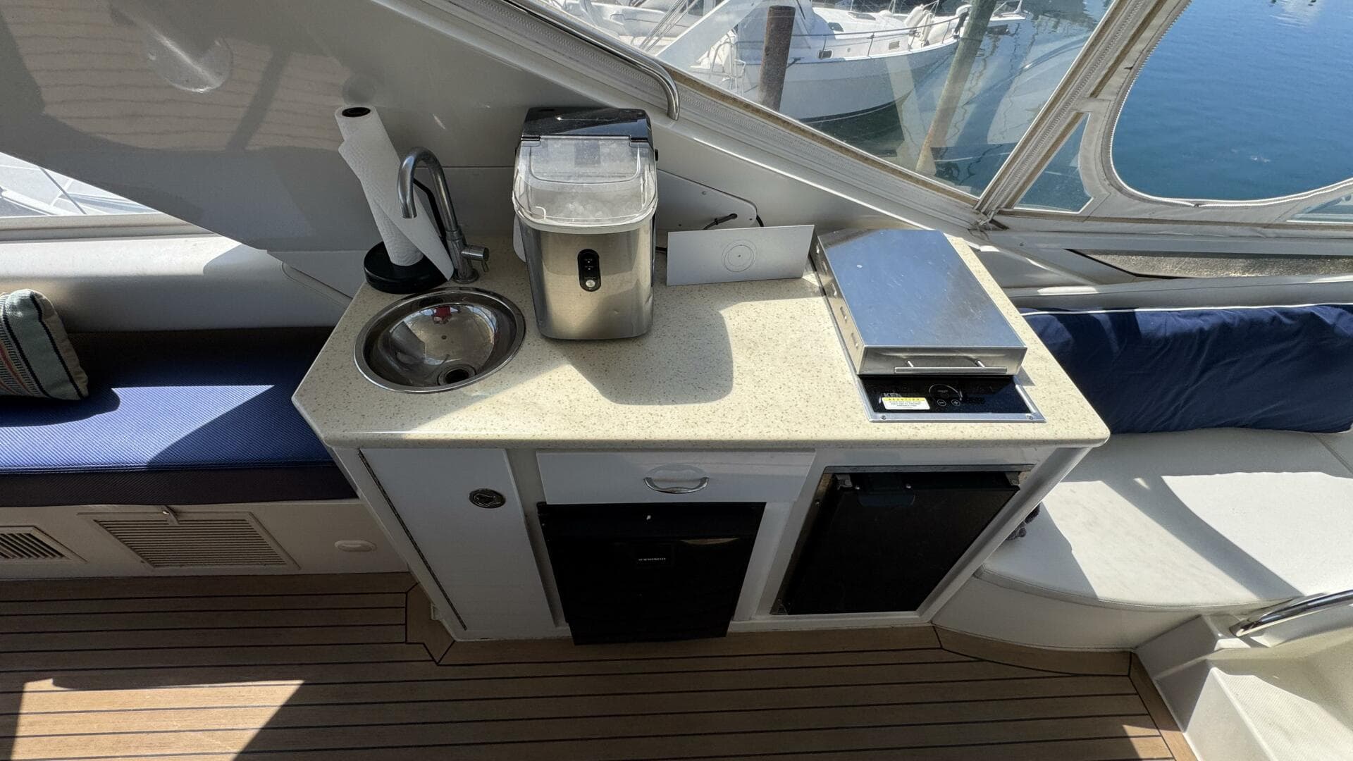 Flybridge Kitchenette