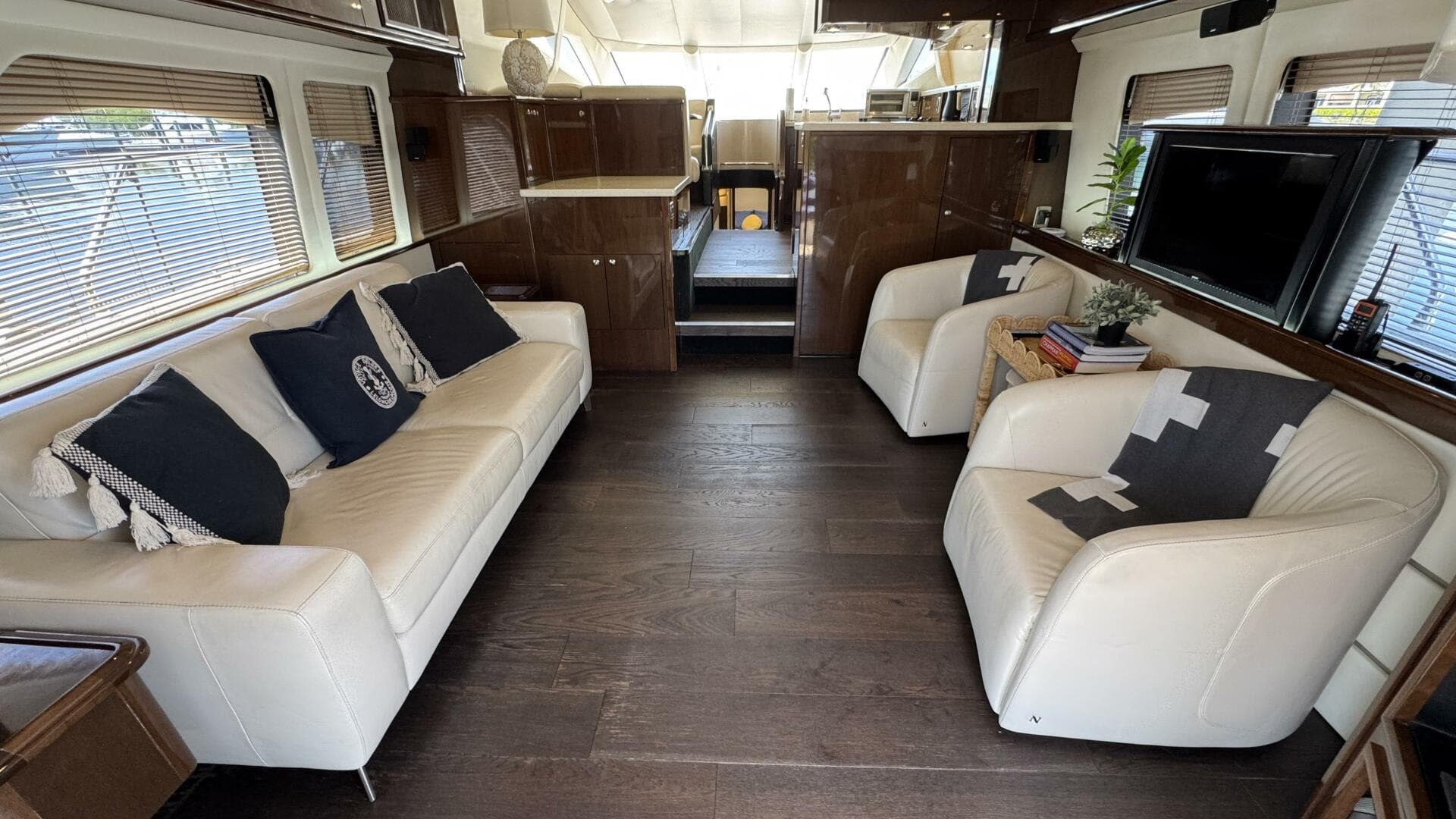 Salon Entrance Looking Forward