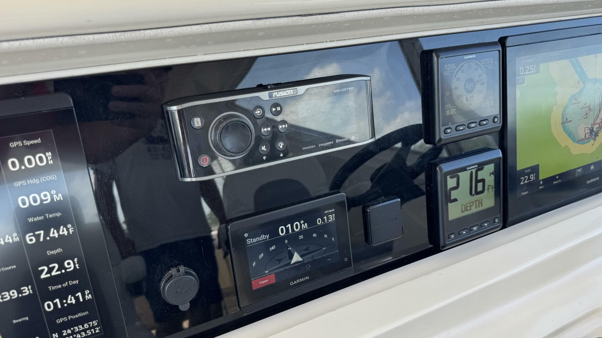 Flybridge Equipment & Navigation