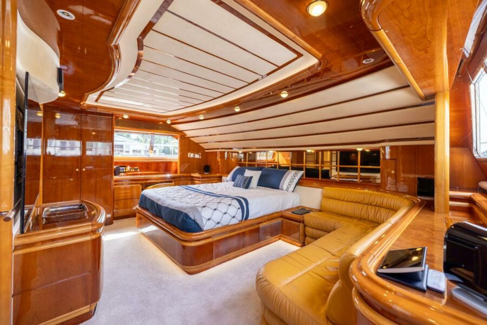 2001 Ferretti 94 Raised Pilothouse - Dreamchaser -Guest Stateroom