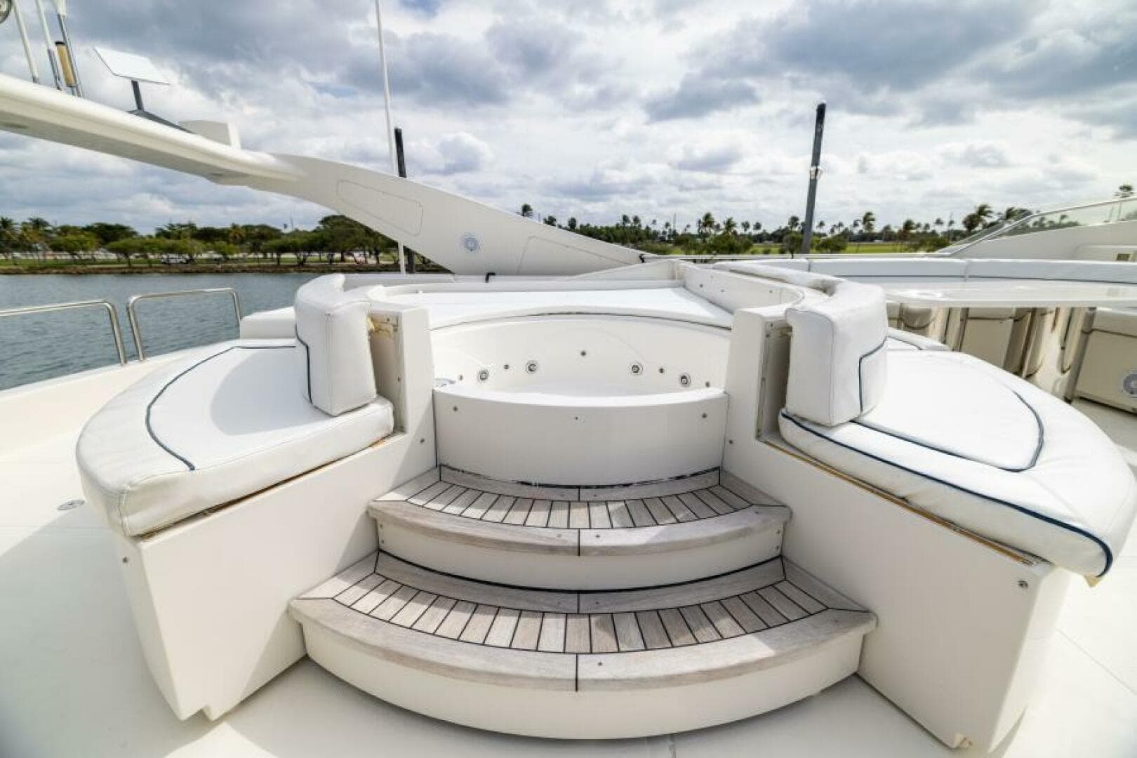 2001 Ferretti 94 Raised Pilothouse - Dreamchaser -Flybridge