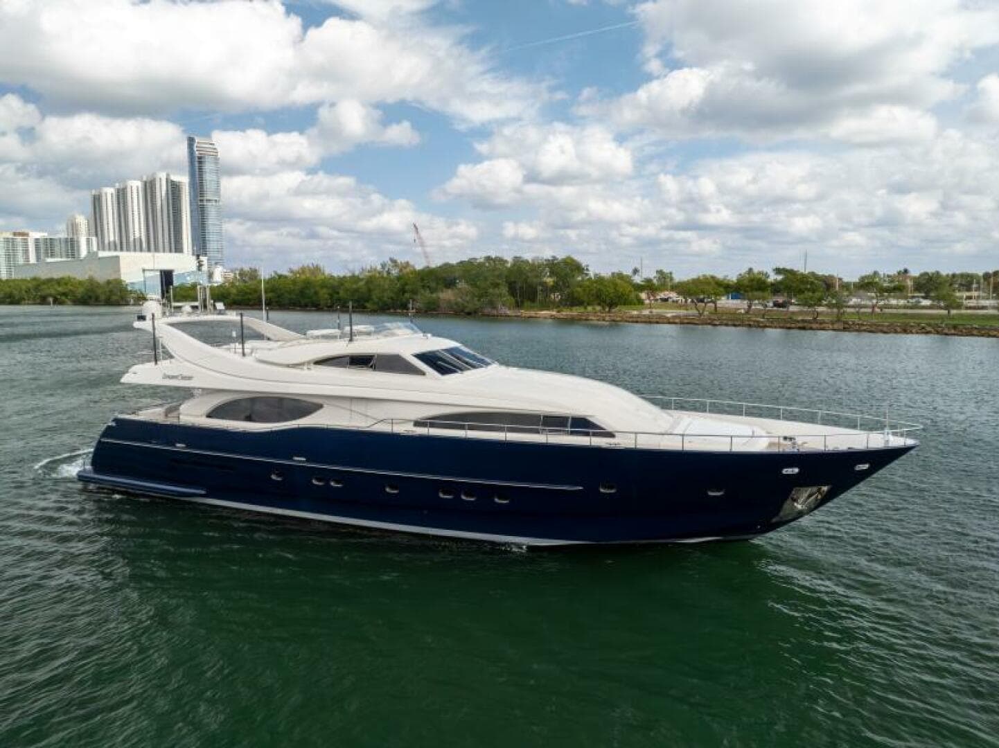 2001 Ferretti 94 Raised Pilothouse - Dreamchaser - Profile