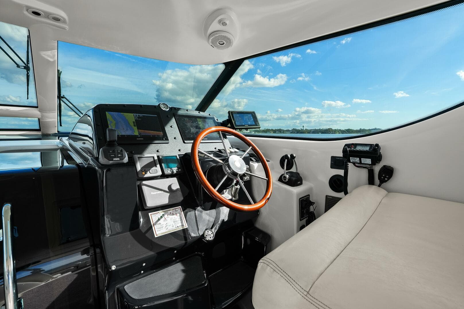 2007 Tiara Yachts 4300 Sovran - Helm/Electronics 