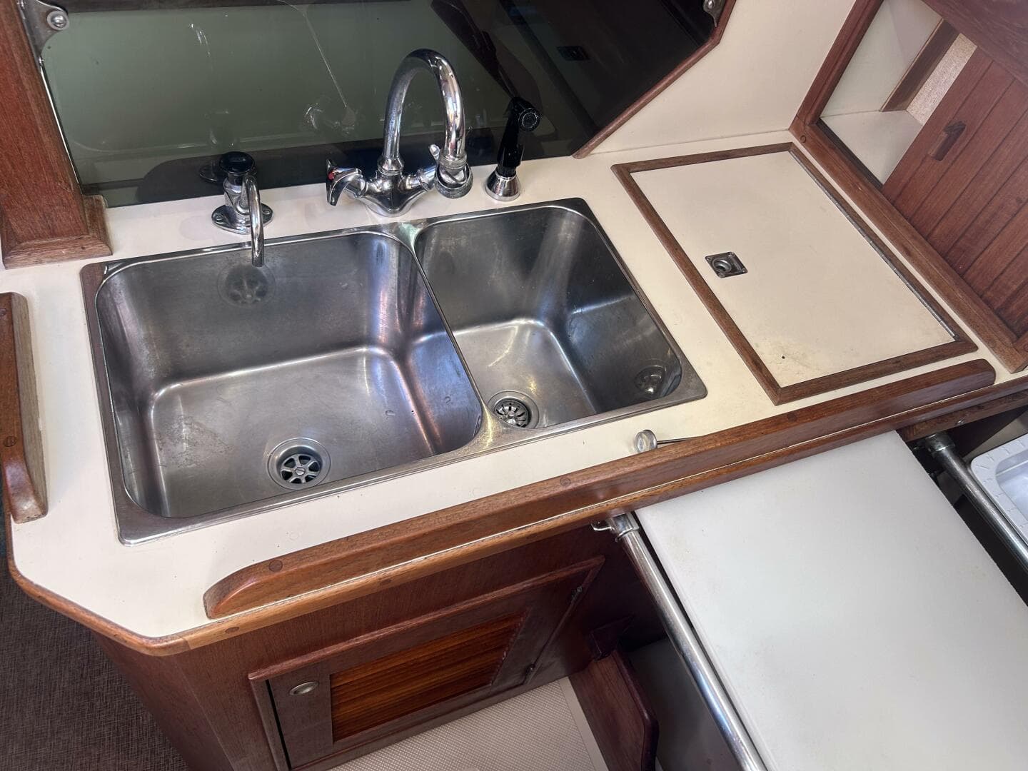 1999 Island Packet 320