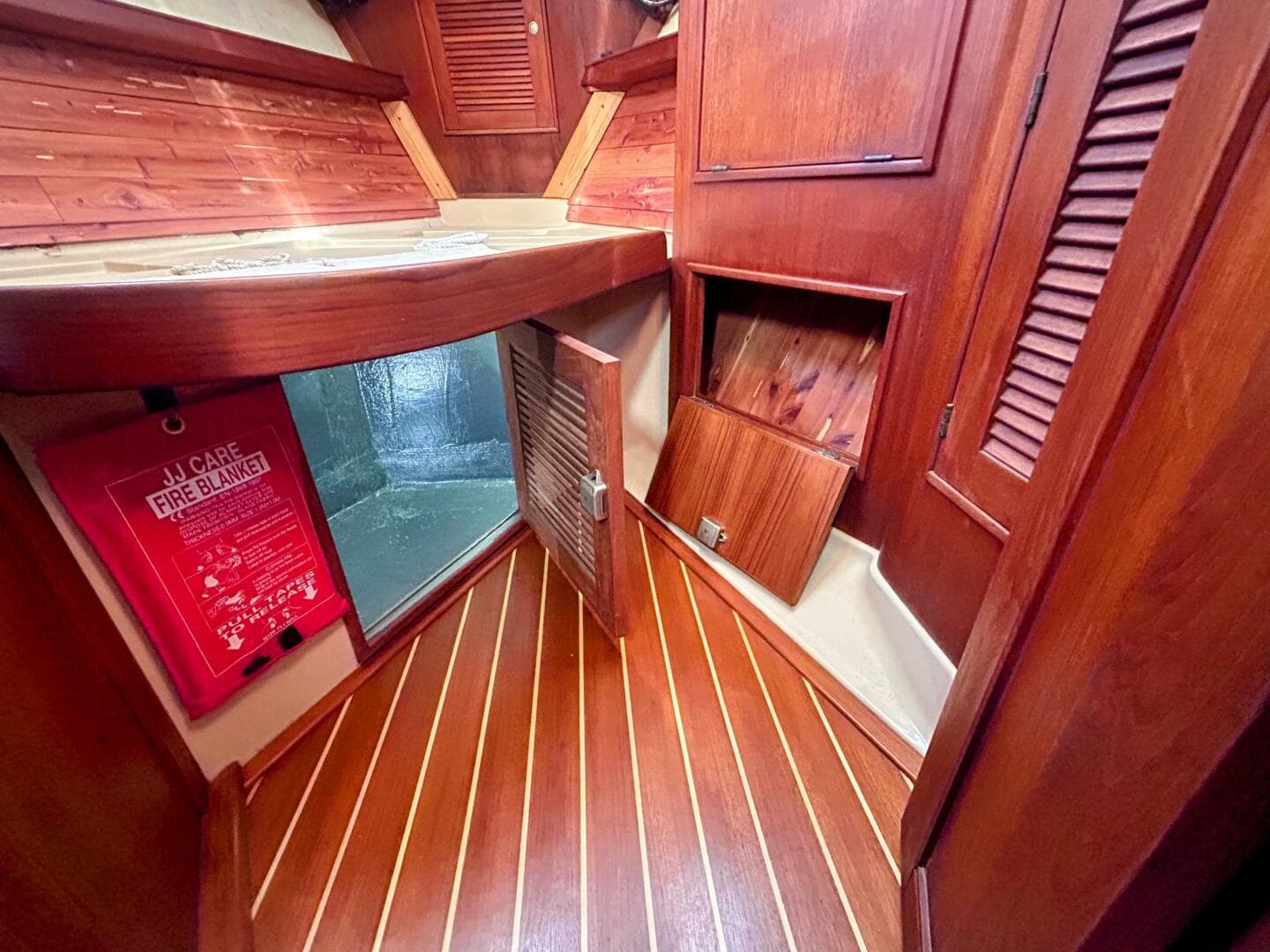 1999 Island Packet 320