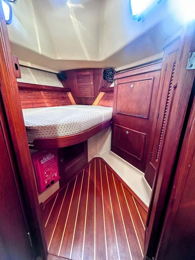 1999 Island Packet 320