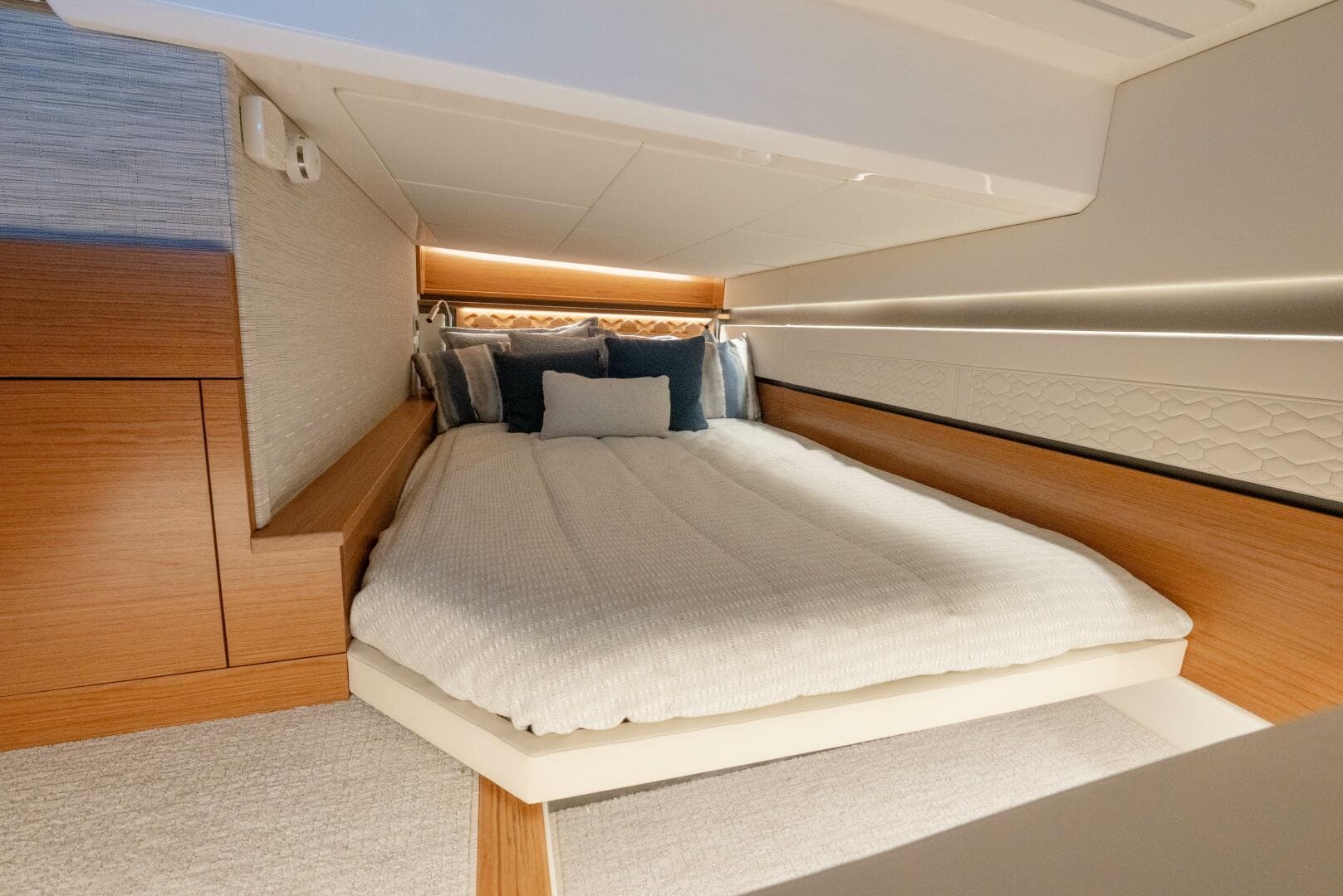 2025 Tiara Yachts 43 LE