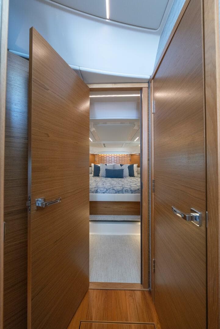 2025 Tiara Yachts 43 LE