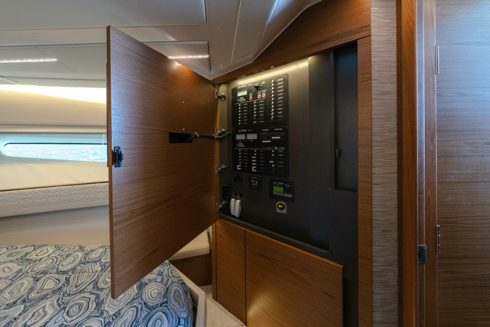 2025 Tiara Yachts 43 LE