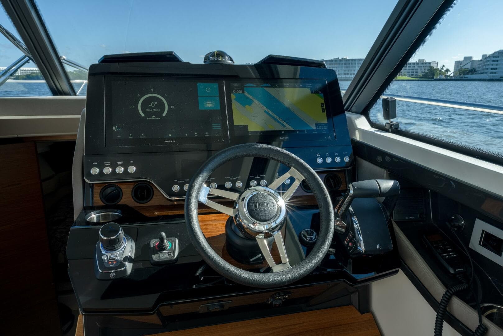 2025 Tiara Yachts 43 LE