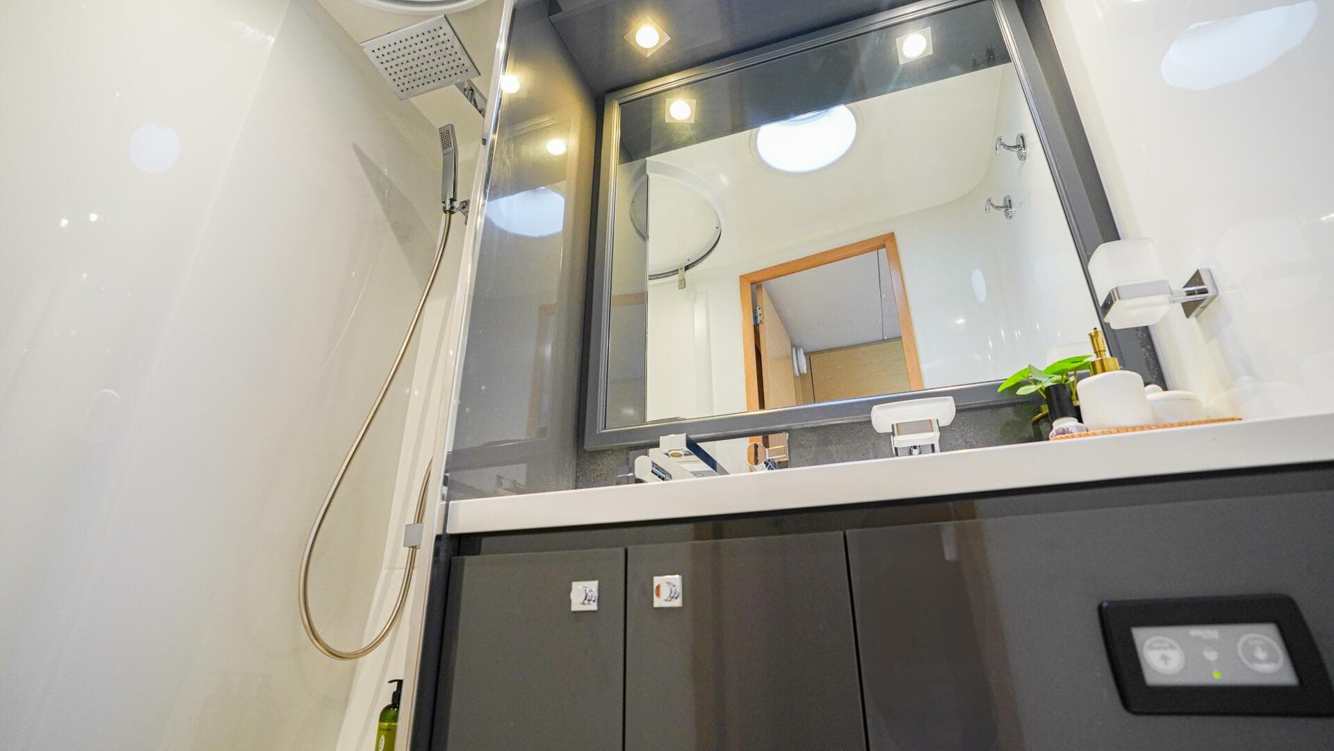 2017 Fountaine Pajot Victoria 67