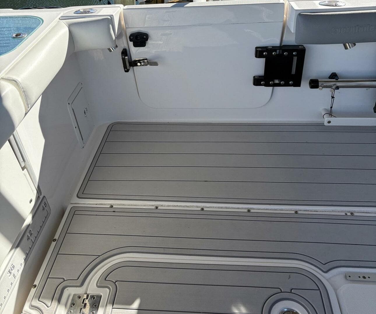 2017 Everglades 350 LX