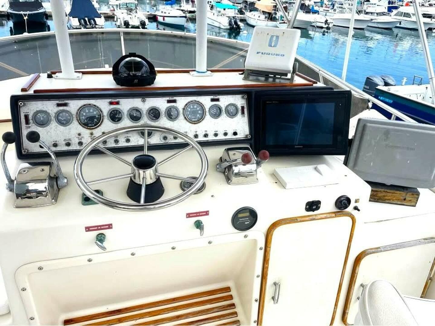 1986 Chris-Craft 422 COMMANDER
