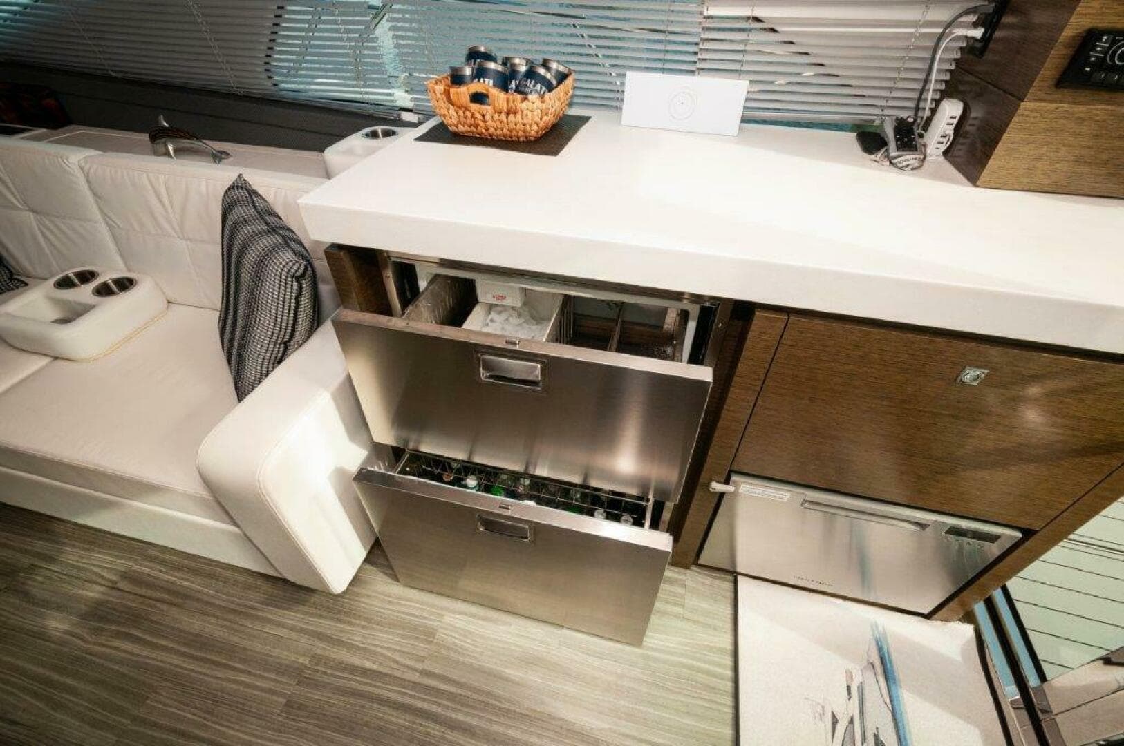 2019 Cruisers Yachts 60 Cantius- AFTER FIVE