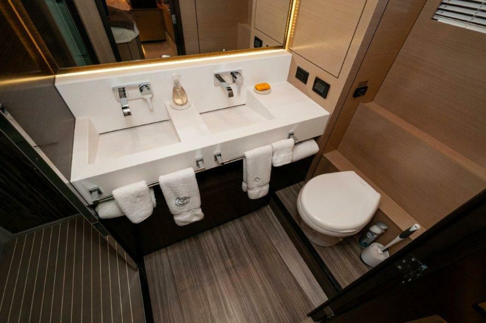 2019 Cruisers Yachts 60 Cantius- AFTER FIVE