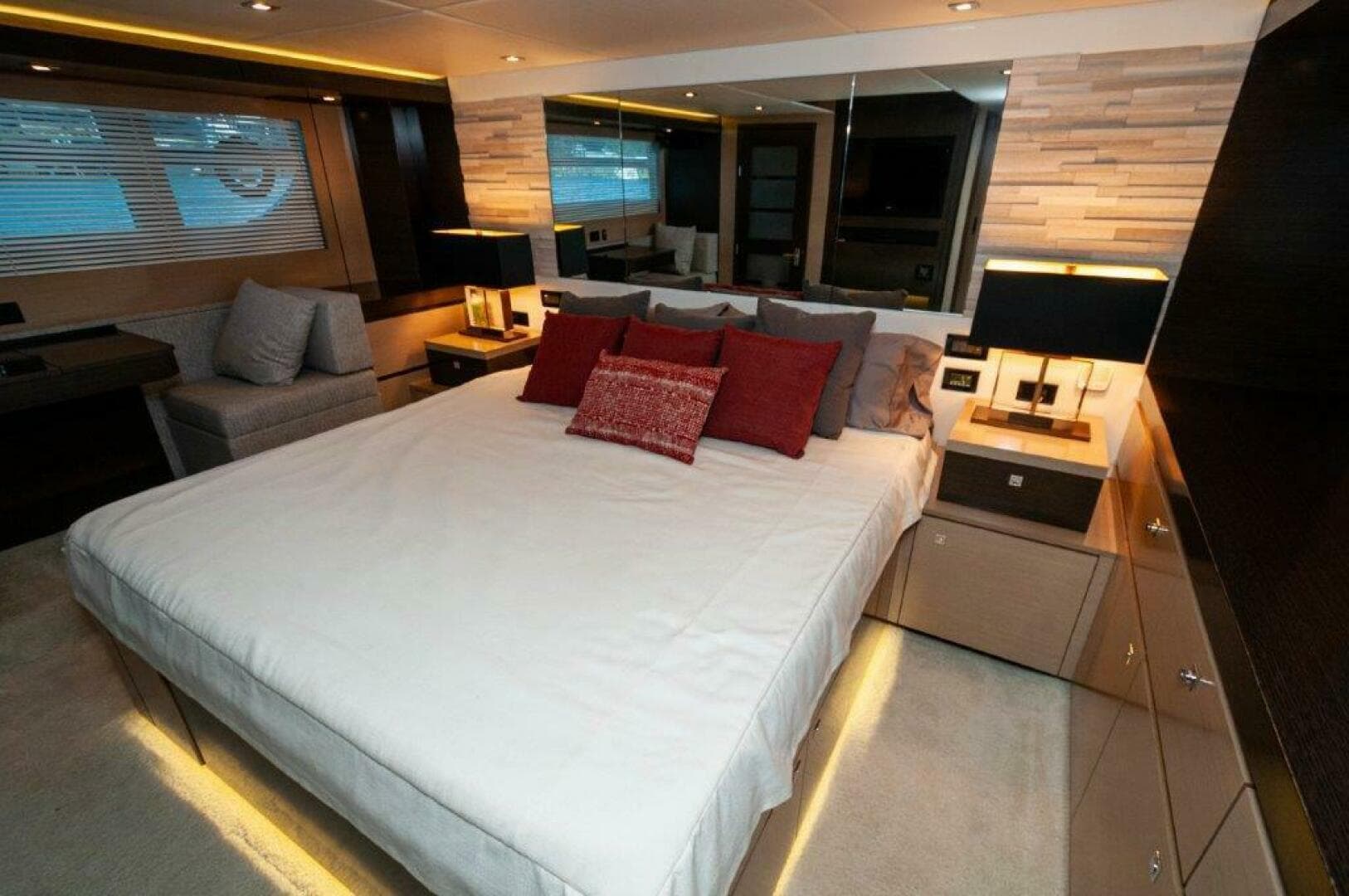 2019 Cruisers Yachts 60 Cantius- AFTER FIVE