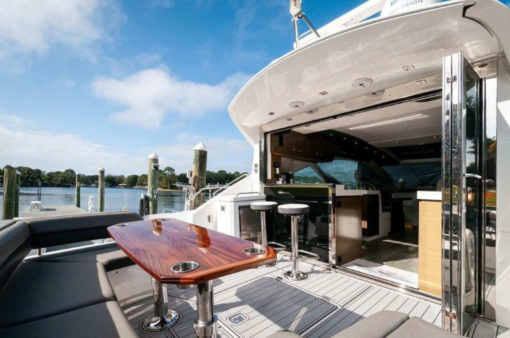 2019 Cruisers Yachts 60 Cantius- AFTER FIVE