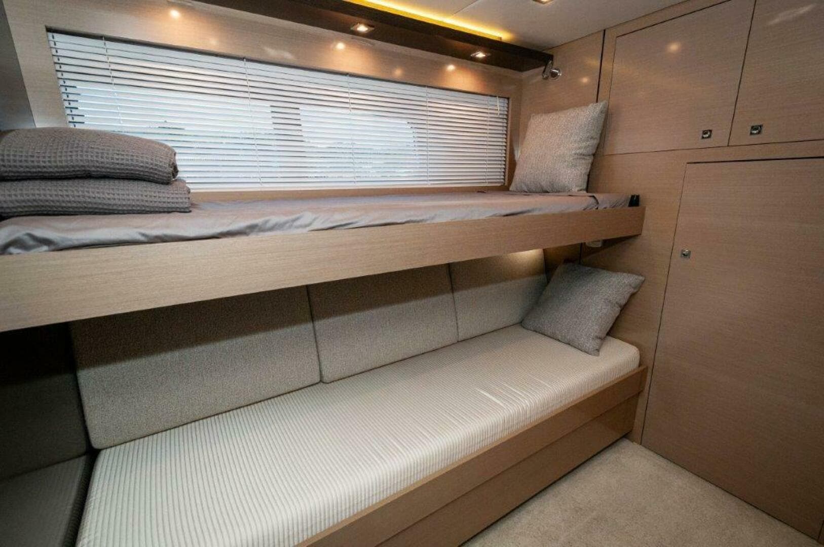 2019 Cruisers Yachts 60 Cantius- AFTER FIVE