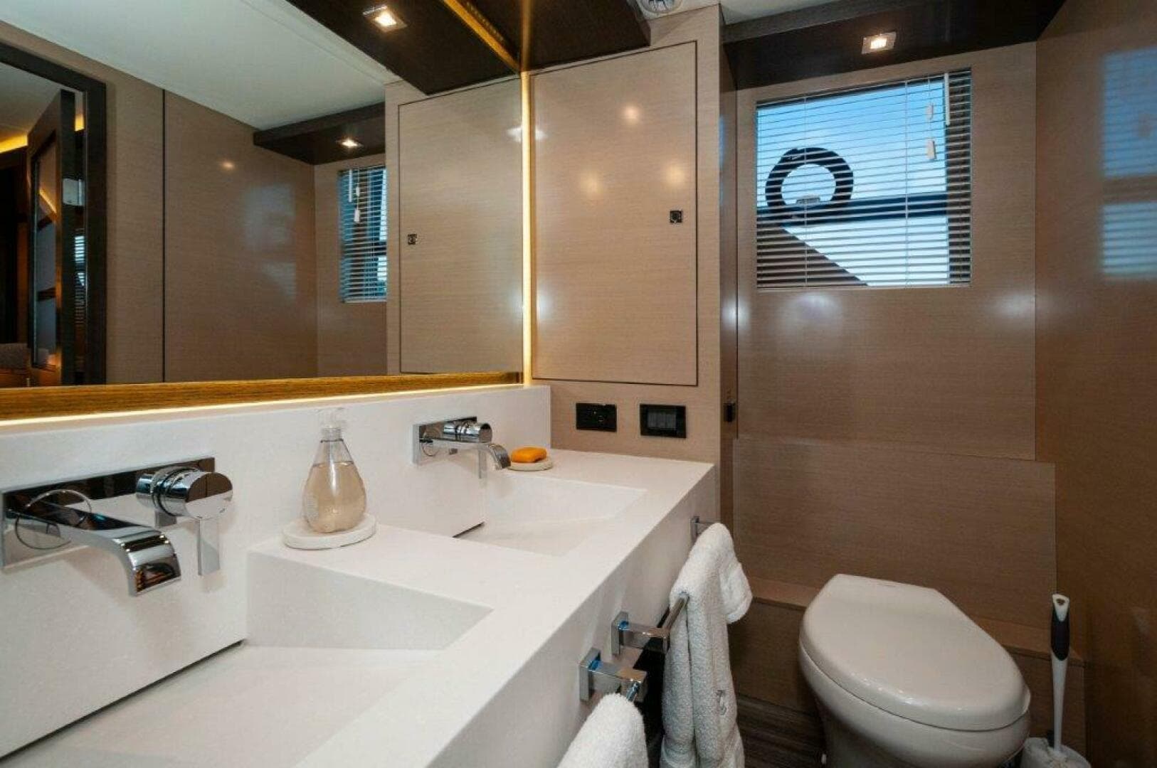 2019 Cruisers Yachts 60 Cantius- AFTER FIVE