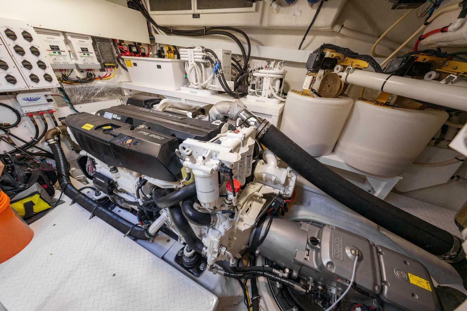 2019 Cruisers Yachts 60 Cantius- AFTER FIVE