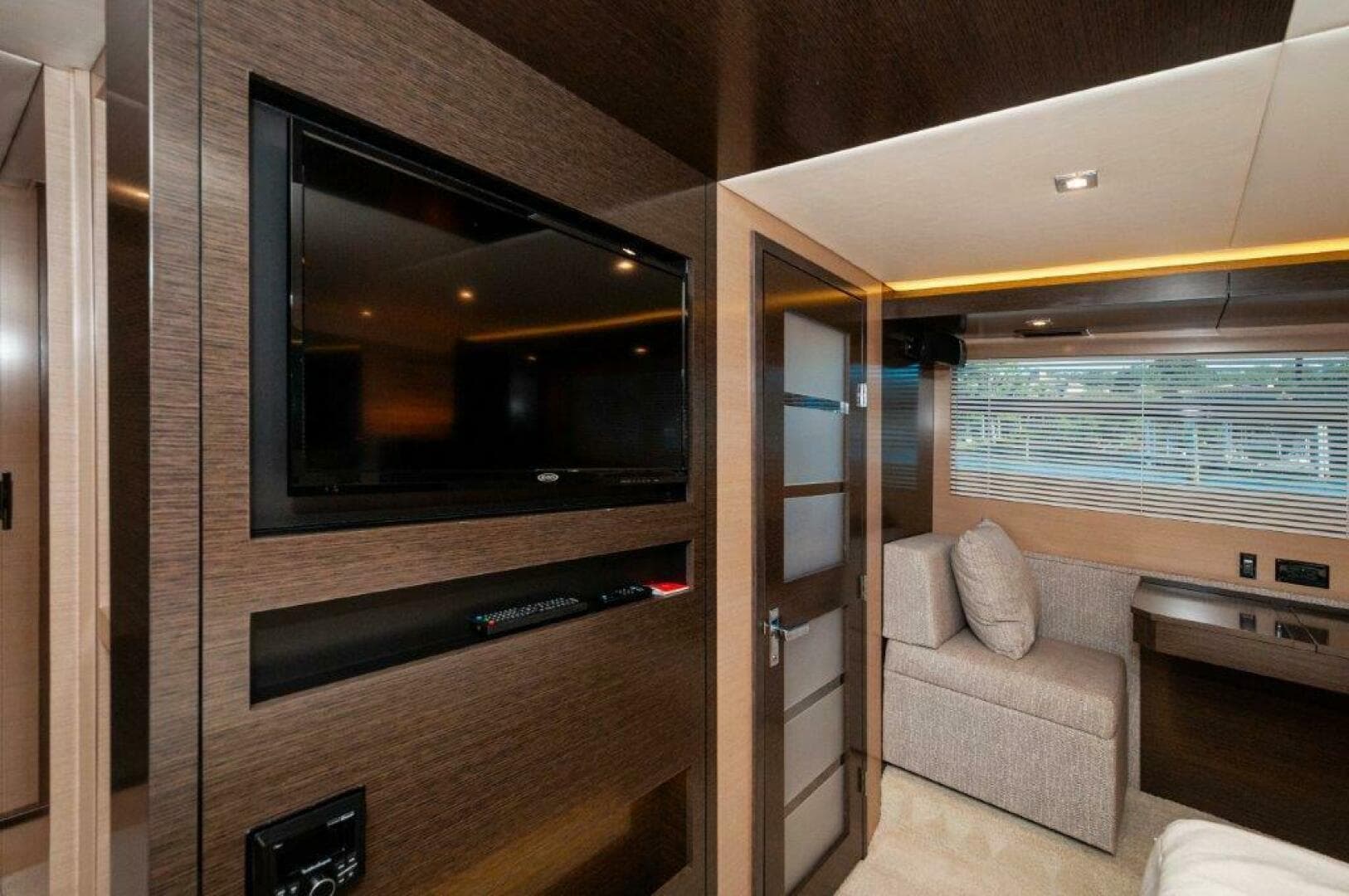 2019 Cruisers Yachts 60 Cantius- AFTER FIVE