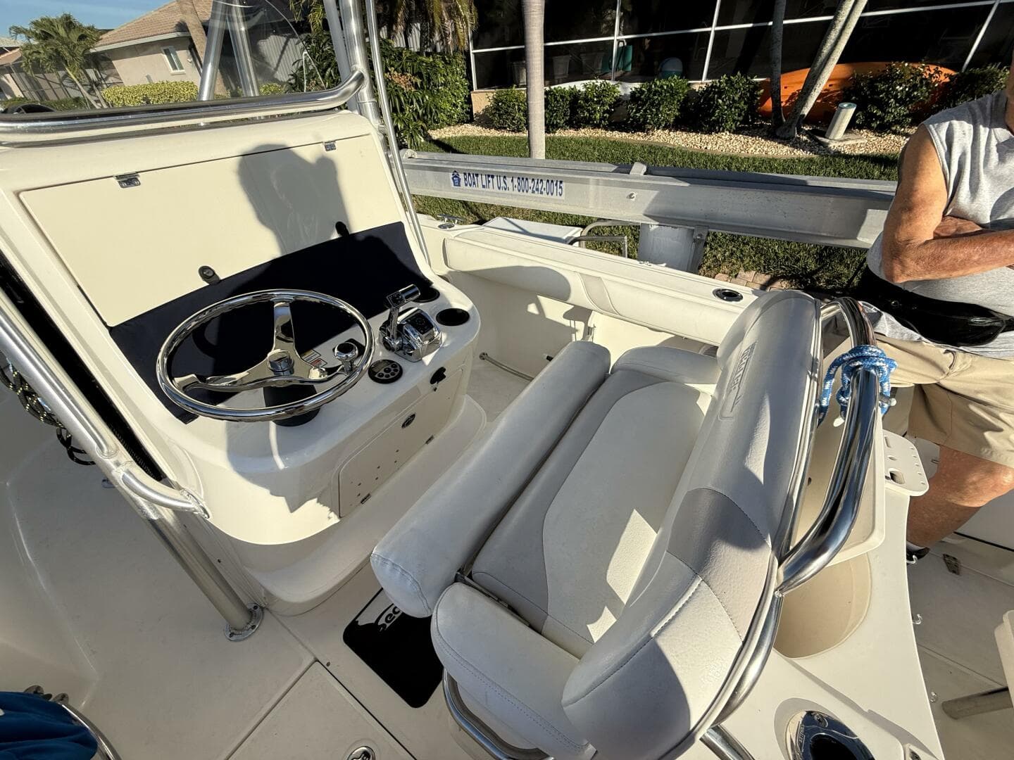 2006 Boston Whaler 240 Outrage