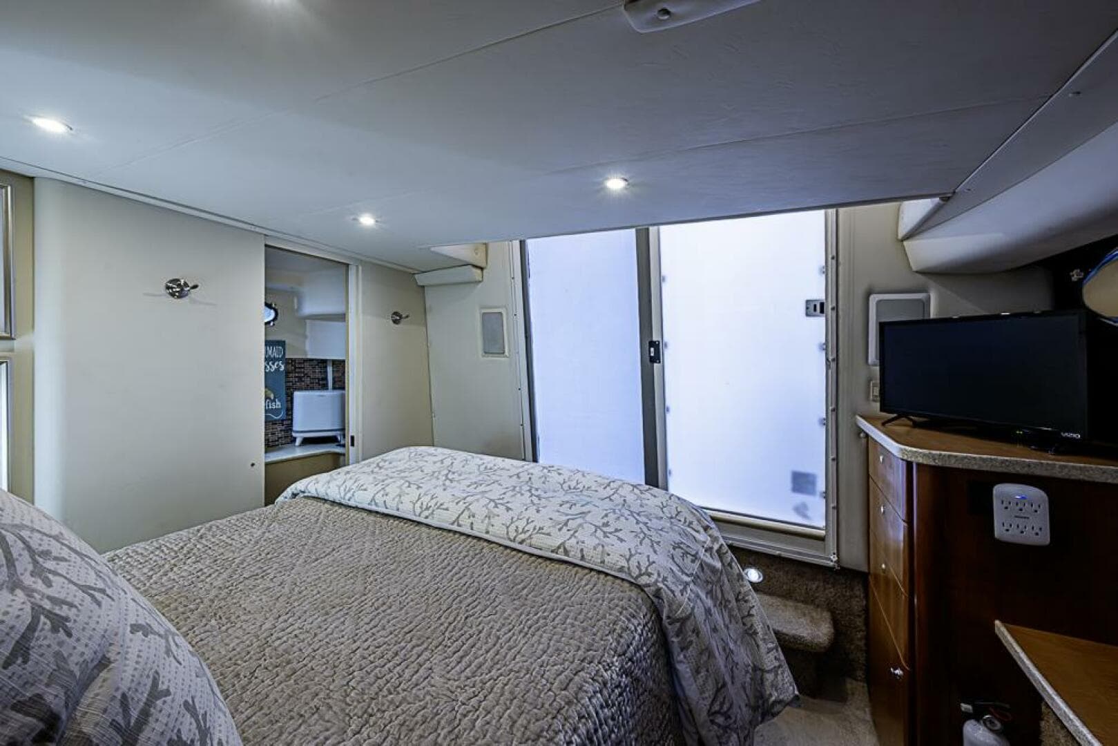 2000 Silverton 442 Cockpit Motoryacht