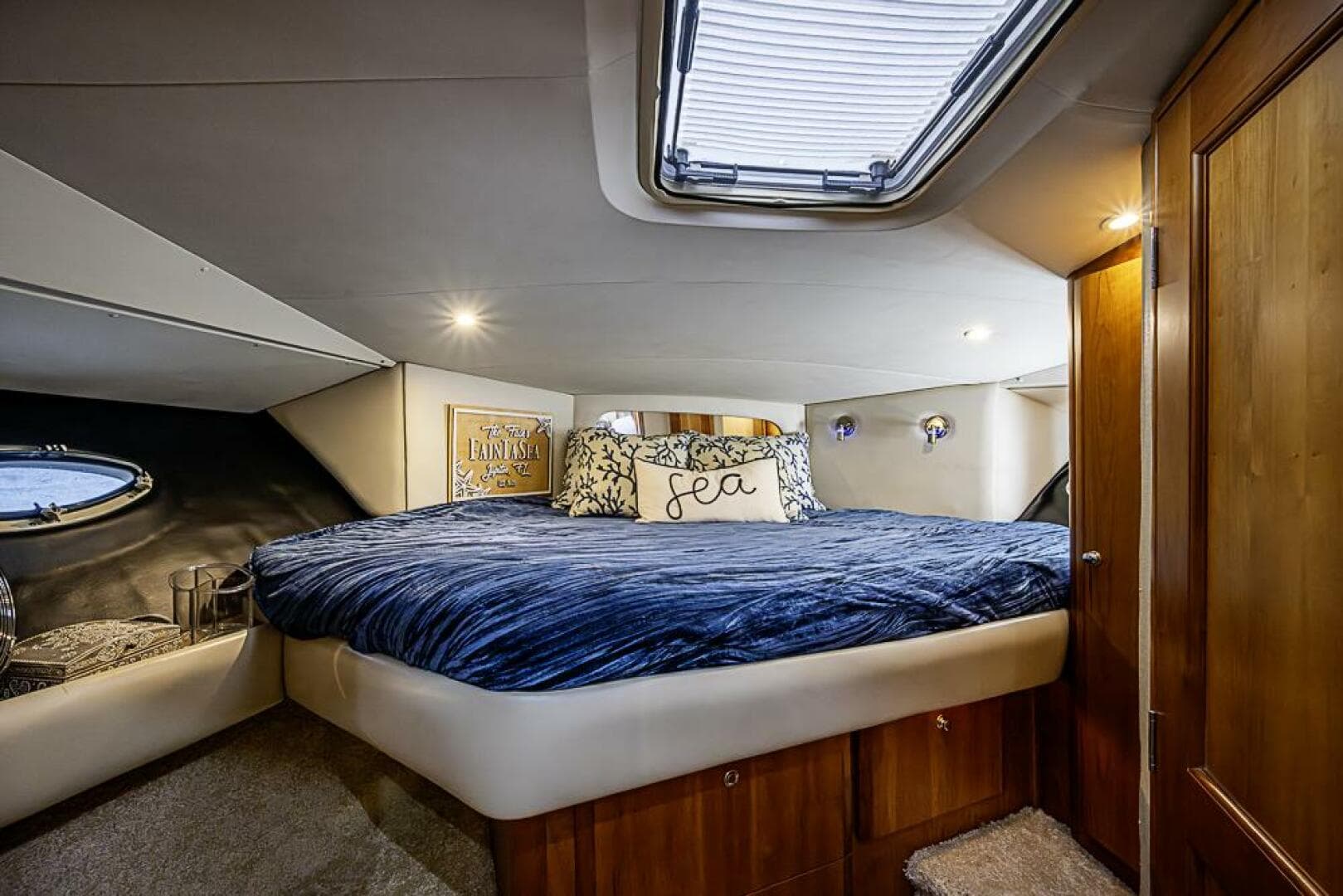 2000 Silverton 442 Cockpit Motoryacht