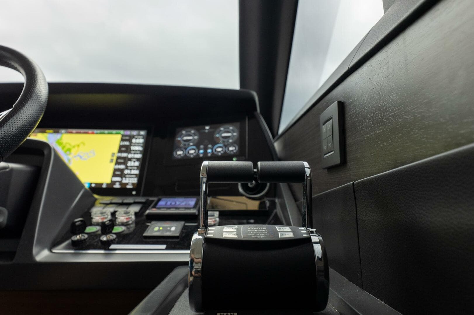 Princess 62 - Regent - Helm Controls