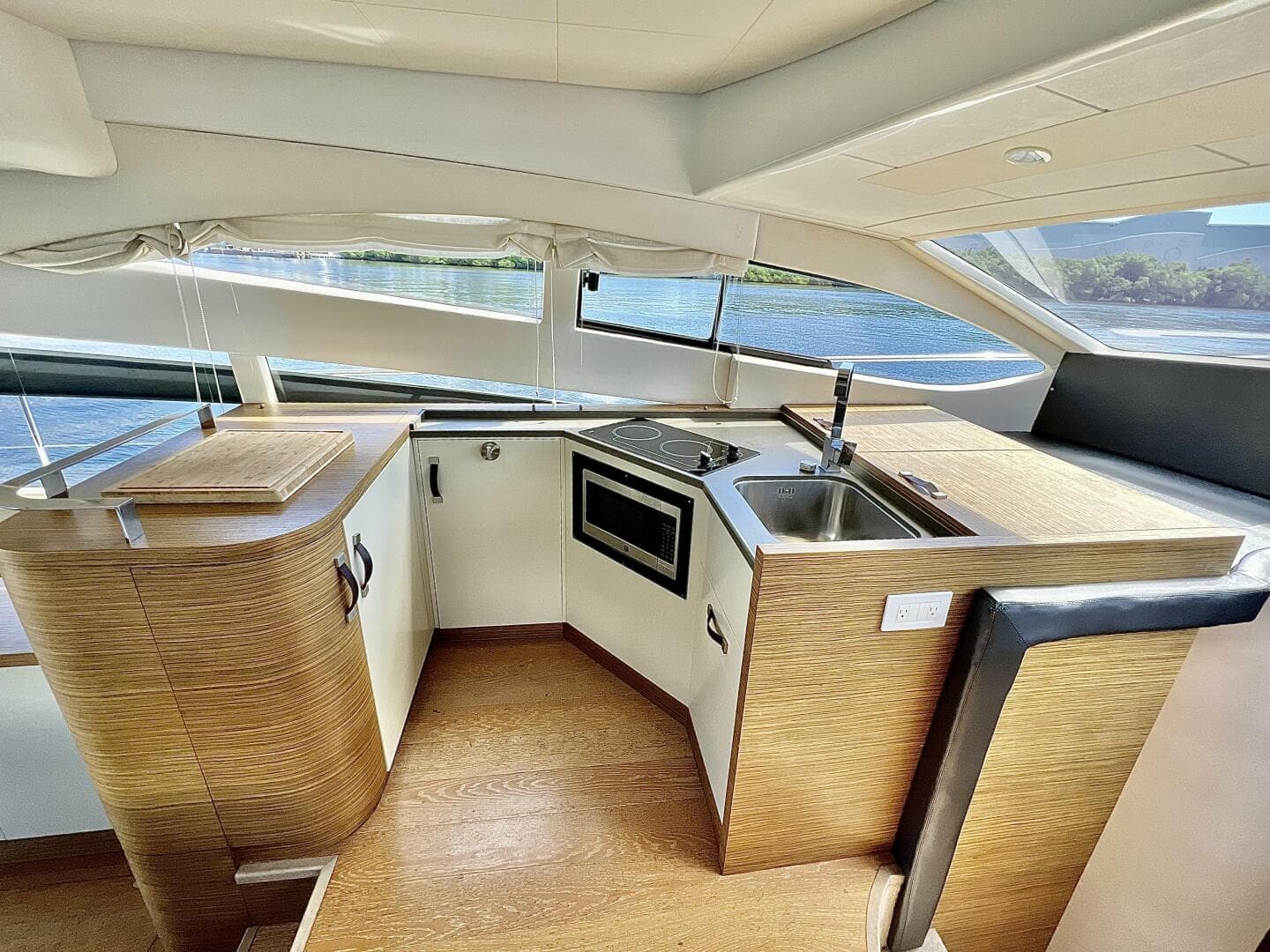 Rodman Muse - Lluvet - Galley