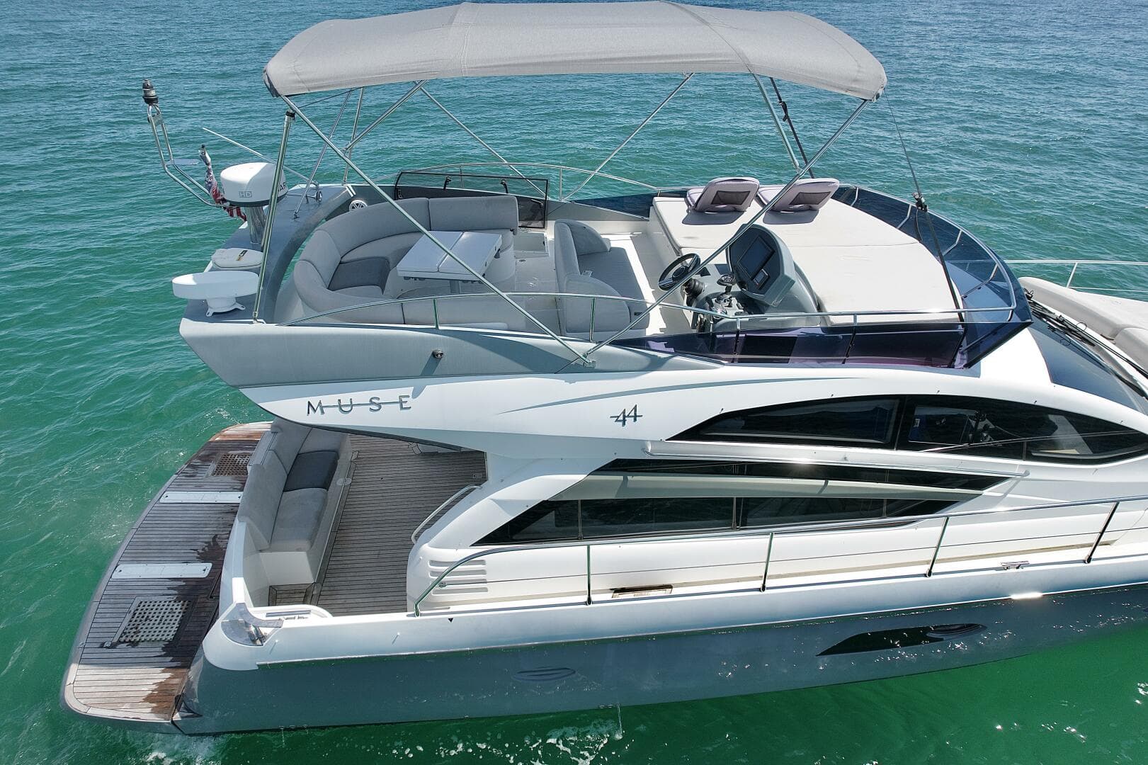 Rodman Muse - Lluvet - Exterior Profile