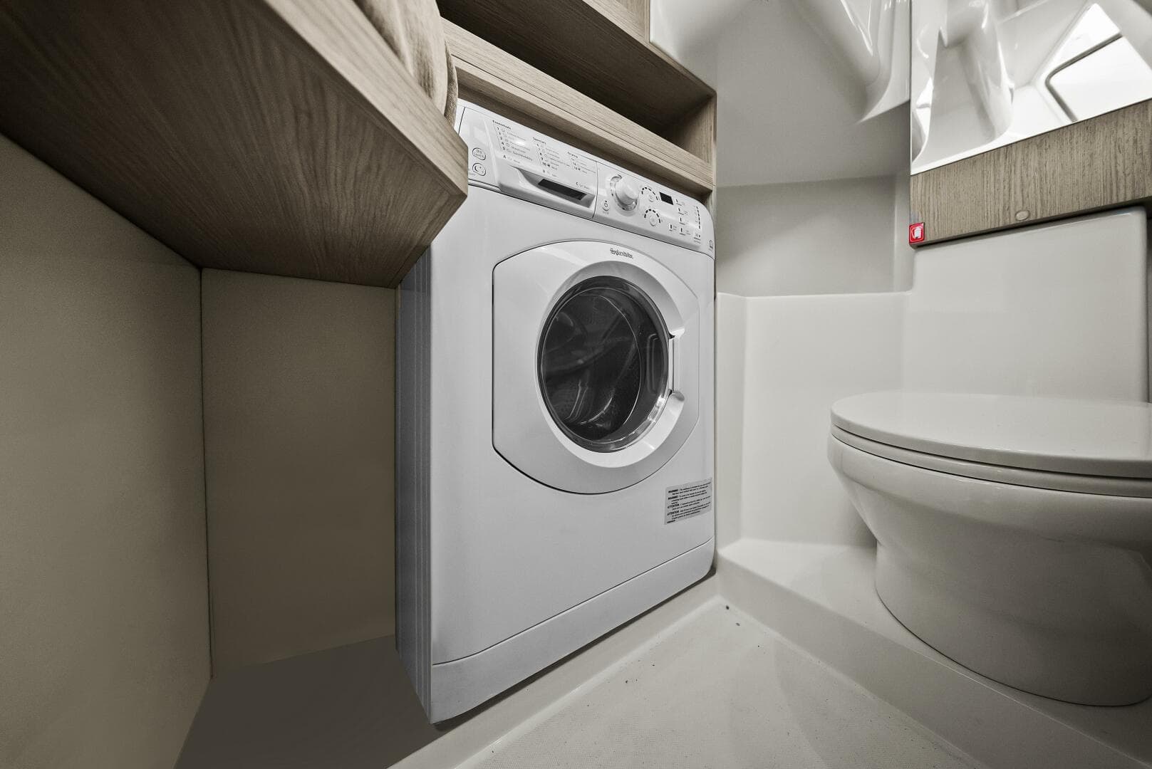 2025 Absolute 48 Navetta - Head