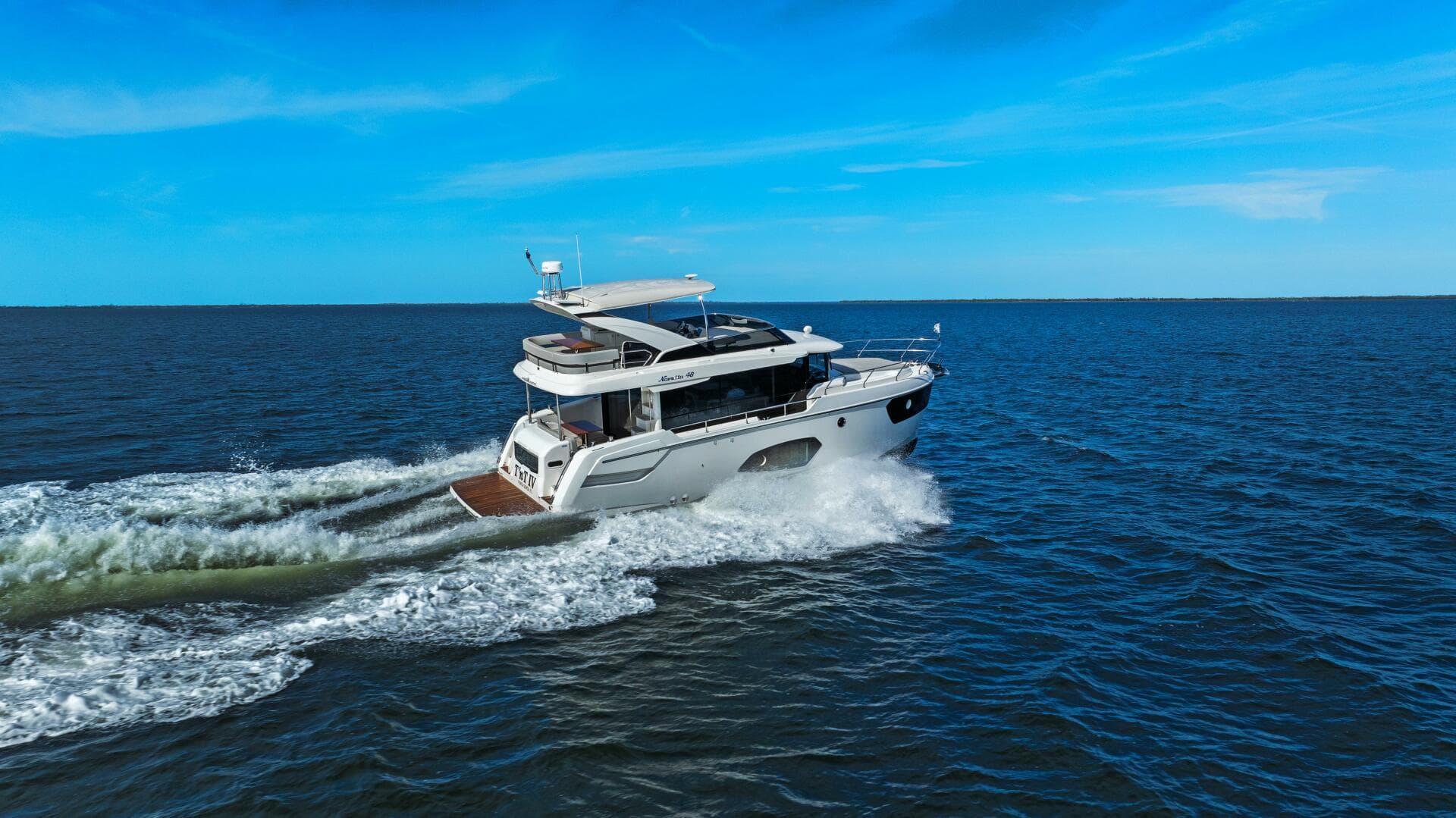 2025 Absolute 48 Navetta - Profile