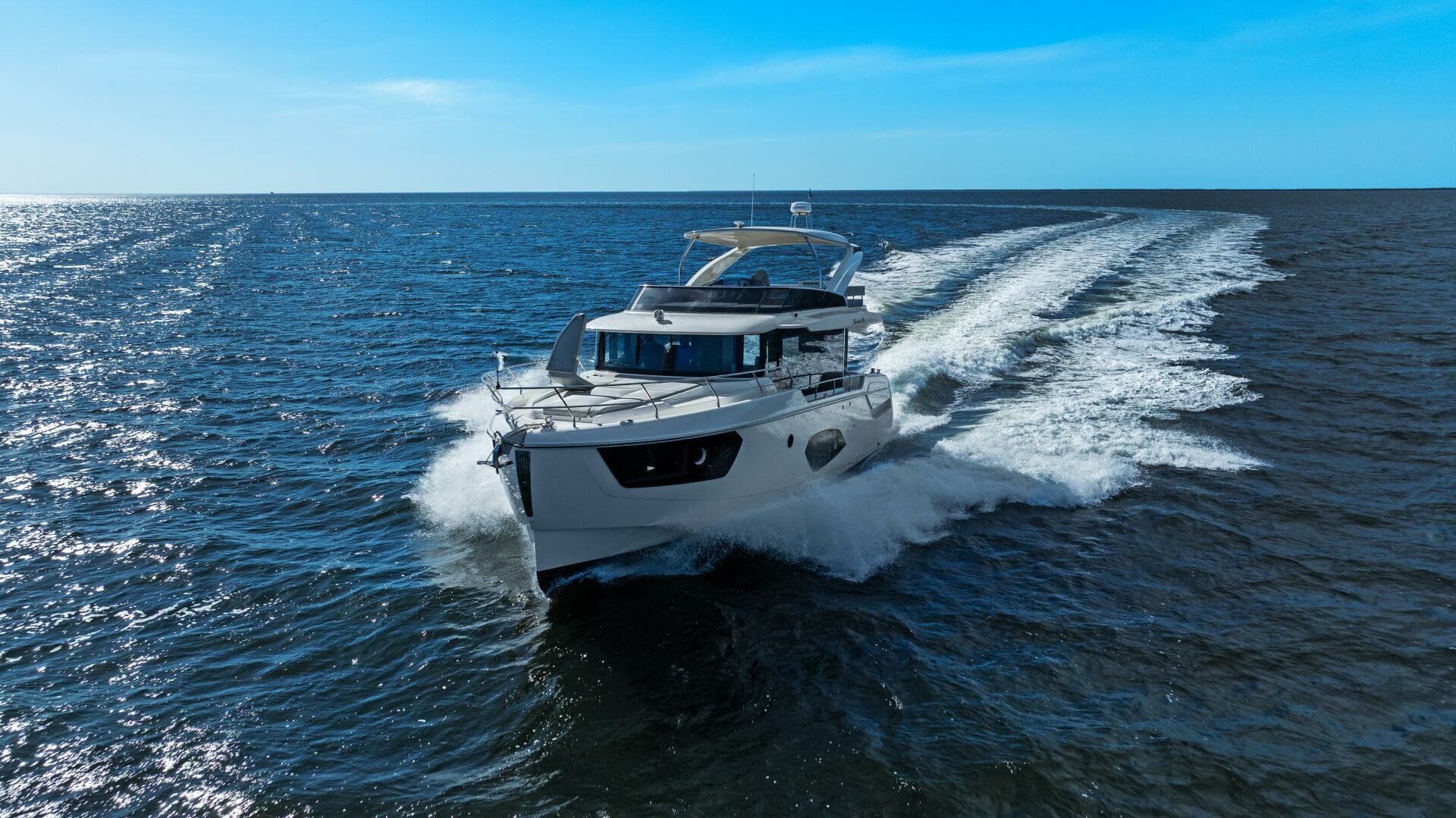 2025 Absolute 48 Navetta - Profile